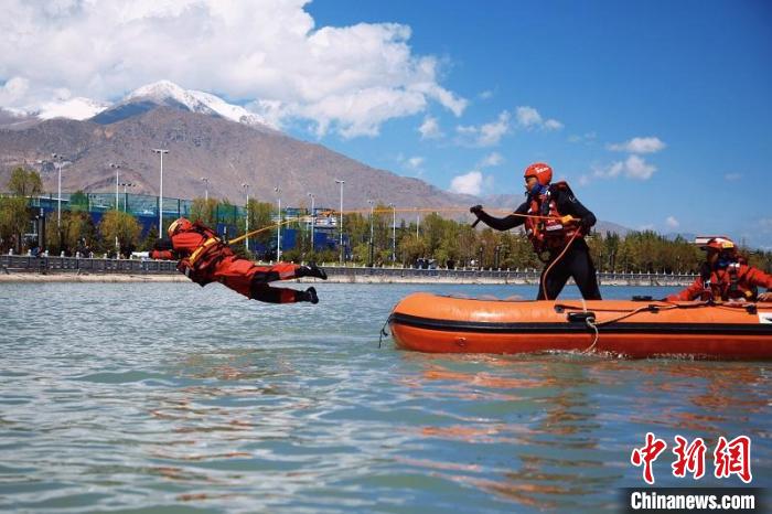 十年來(lái)拉薩消防已初步構(gòu)建全覆蓋、立體化消防救援力量發(fā)展模式