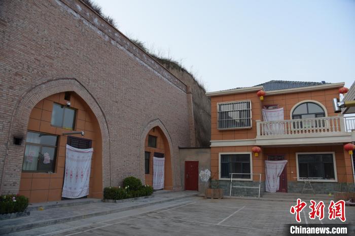 圖為慶陽市鎮(zhèn)原縣臨涇鎮(zhèn)路壕村加固后的窯洞農(nóng)房。　張寧寧 攝