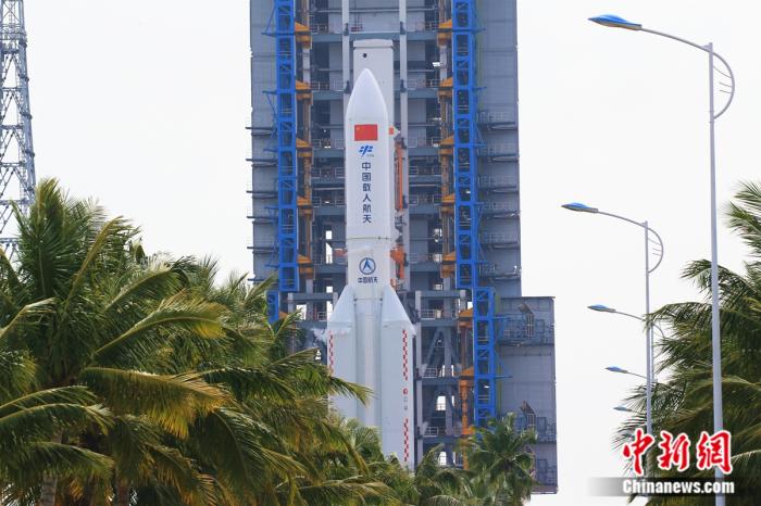 圖為長征五號B遙四運載火箭。 屠海超 攝