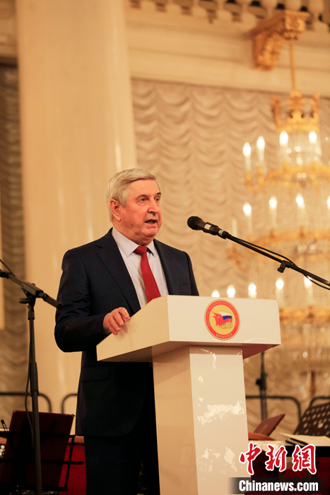 圖為俄國家杜馬第一副主席、俄中友協(xié)主席梅利尼科夫致辭。 <a target='_blank' href='/'>中新社</a>記者 田冰 攝 　