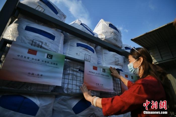 9月15日，中國天津市援助巴基斯坦友好省市的救災(zāi)物資，在天津市救災(zāi)物資儲備站裝車啟運。<a target='_blank' href='/'>中新社</a>記者 佟郁 攝