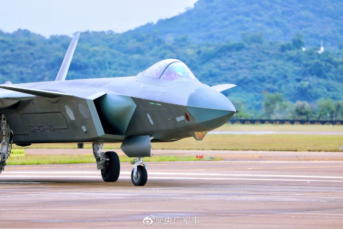 001SX8hXly1h7xktn5hmij61900u0dp102