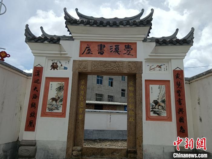 愛溪書屋成為當?shù)卮龠M鄉(xiāng)風文明的“加油站”和“助推器”?！「＝ㄊ∥麄鞑坑∷l(fā)行處 供圖