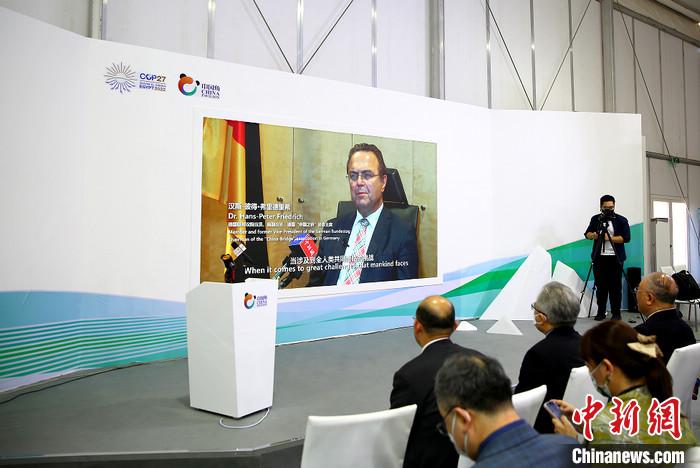 圖為與會嘉賓觀看邊會開場片。<a target='_blank' href='/' >中新網(wǎng)</a>記者 陳天浩 攝