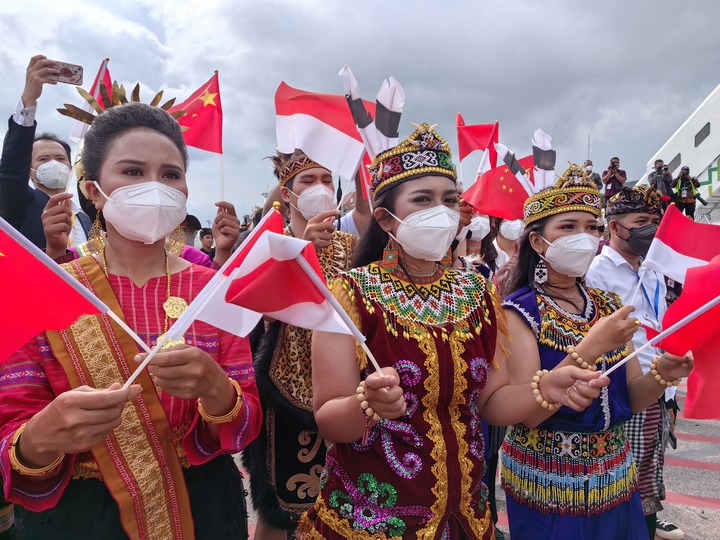 　　這是機(jī)場(chǎng)的歡迎場(chǎng)面。新華社記者 申宏 攝