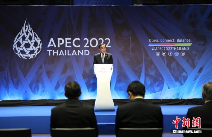 當?shù)貢r間11月19日，泰國總理巴育舉行閉幕新聞發(fā)布會。當日，亞太經(jīng)合組織(APEC)第二十九次領(lǐng)導人非正式會議在泰國曼谷閉幕。會議發(fā)表了《2022年亞太經(jīng)合組織領(lǐng)導人宣言》。 <a target='_blank' href='/'>中新社</a>記者 王國安 攝
