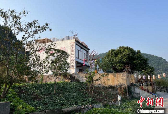 圖為藝術農莊搬進大周鎮(zhèn)五土村。　張燕 攝