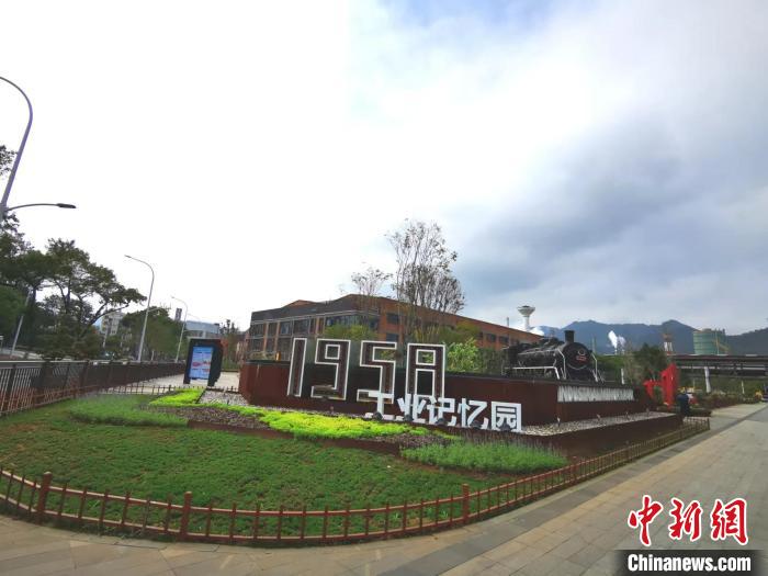 圖為位于三鋼工業(yè)旅游區(qū)的1958工業(yè)記憶園?！±壮?攝