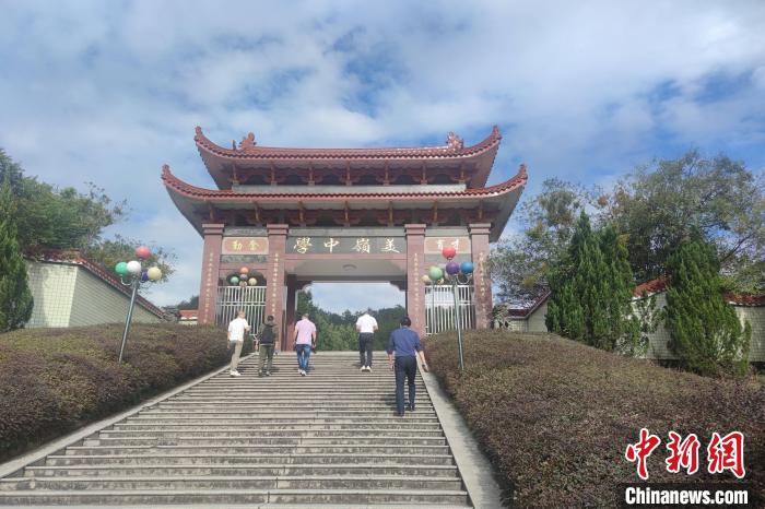 教育是美嶺村創(chuàng)業(yè)史中的一張名片。圖為美嶺中學(xué)?！枪跇?biāo) 攝