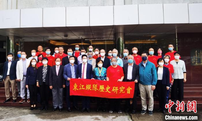 與會人員合影?！∷饔袨?攝