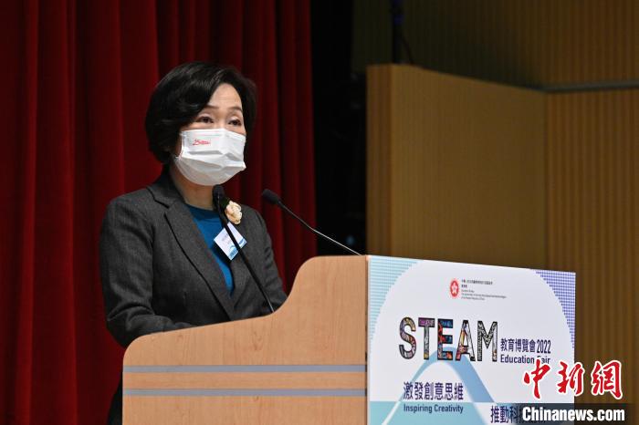 教育局局長(zhǎng)蔡若蓮致辭?！≌侣劸W(wǎng) 攝