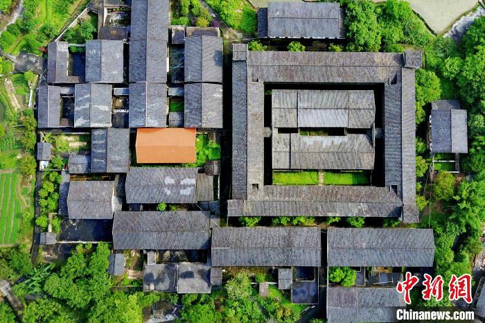 航拍江西龍南龍光圍。(資料圖) 雷涔 攝