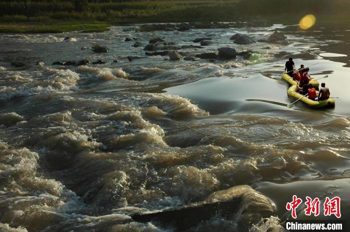 圖為秦丙和的攝影作品?！∏乇?攝