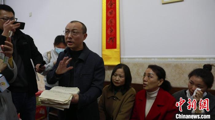 特寫(xiě)：航天員鄧清明的厚厚家書(shū)：家人憶往昔感懷落淚