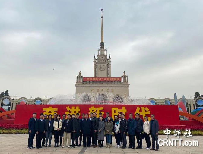 臺灣青年參觀“奮進(jìn)新時(shí)代”主題成就展