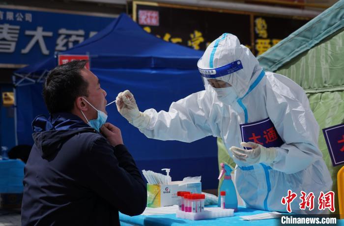 資料圖：市民進(jìn)行核酸檢測(cè)。馬銘言 攝。