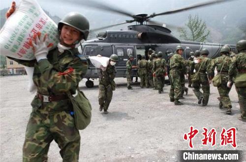 香港特區(qū)政府飛行服務(wù)隊(duì)曾參與2008年汶川地震災(zāi)后救援工作。　香港特區(qū)政府飛行服務(wù)隊(duì) 攝