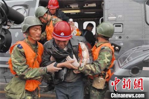 香港特區(qū)政府飛行服務(wù)隊(duì)曾參與2008年汶川地震災(zāi)后救援工作。　香港特區(qū)政府飛行服務(wù)隊(duì) 攝