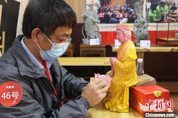 本屆競賽在兩岸分設(shè)賽場，泉臺選手“云”競技?！￡惞鹕?攝