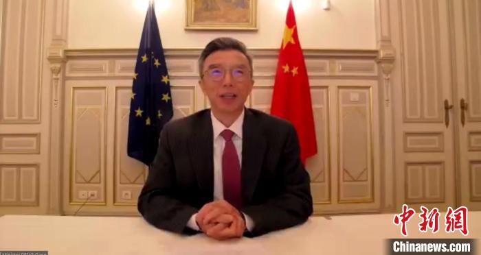 中國(guó)駐歐盟使團(tuán)公使彭剛在峰會(huì)上發(fā)表主旨演講。　歐盟中國(guó)商會(huì)供圖
