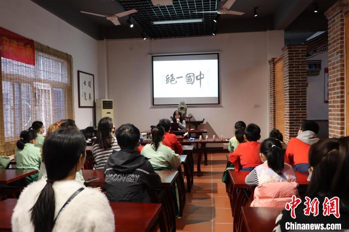 福建龍文舉辦漳臺(tái)青少年非遺文化交流活動(dòng)