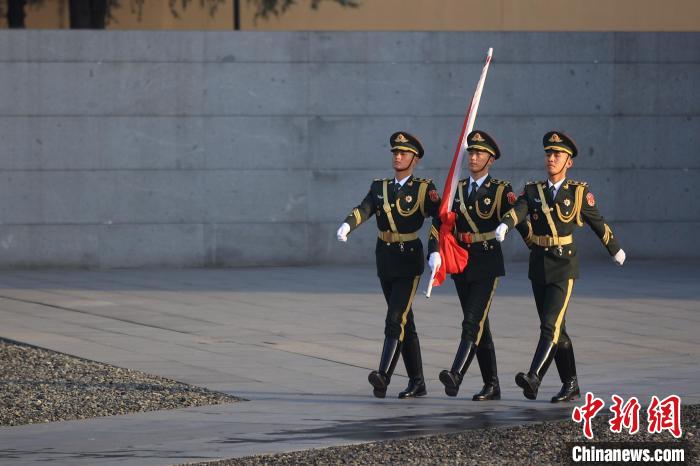 南京大屠殺死難者國家公祭日：南京舉行升國旗、下半旗儀式
