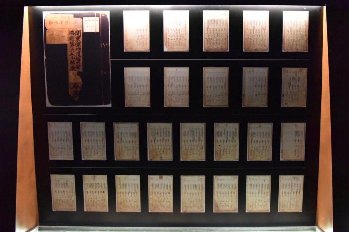 侵華日軍第七三一部隊罪證陳列館新展出的《關東軍防疫給水部留守名簿》。(新華社記者楊思琪 攝)