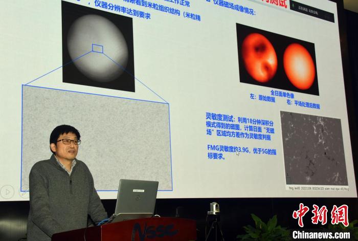 “夸父一號”衛(wèi)星系統(tǒng)總設(shè)計師、中科院微小衛(wèi)星創(chuàng)新研究院諸成研究員介紹“夸父一號”在軌測試情況?！?lt;a target='_blank' href='/'>中新社</a>記者 孫自法 攝