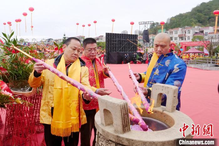 世界客屬第二十八次公祭客家母親河活動現(xiàn)場?！￠L汀縣委宣傳部供圖