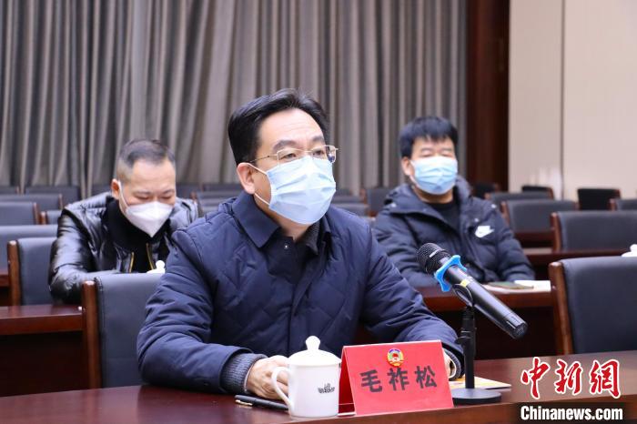 寧德市委常委、統(tǒng)戰(zhàn)部部長、市海聯(lián)會會長毛祚松講話?！∪~茂 攝