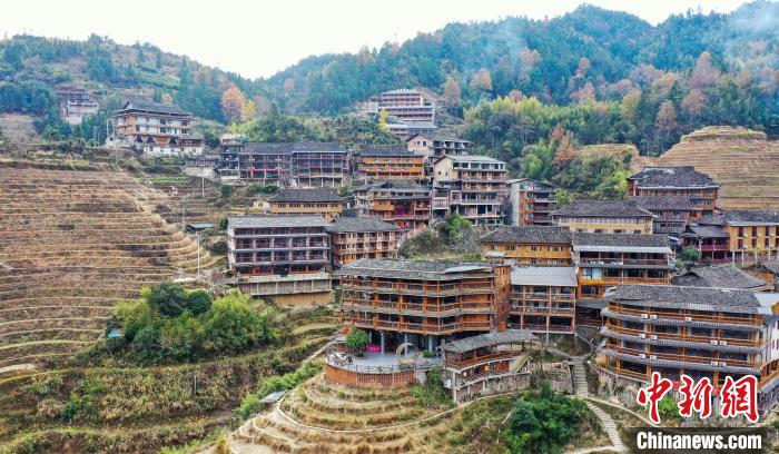 圖為12月19日，無人機航拍的大寨村。　楊宗盛 攝