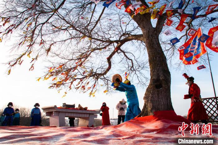 冰嬉、八大碗、滿語歌：黑河滿族同胞歡慶“頒金節(jié)”