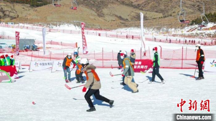 圖為民眾體驗(yàn)冰雪項(xiàng)目?！?nèi)蒙古體育局供圖