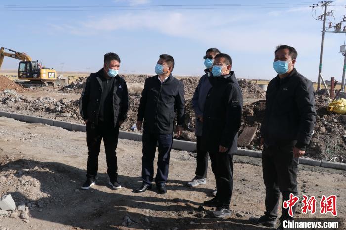 圖為援青干部在泉吉鄉(xiāng)開展實(shí)地調(diào)研。(資料圖) 聊城援青干部管理組供圖