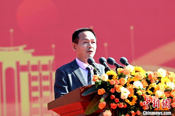 漳州一中黨委書記、校長林順來致辭?！埥鸫?攝