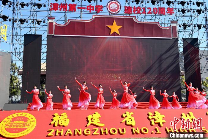 文藝演出。　張金川 攝