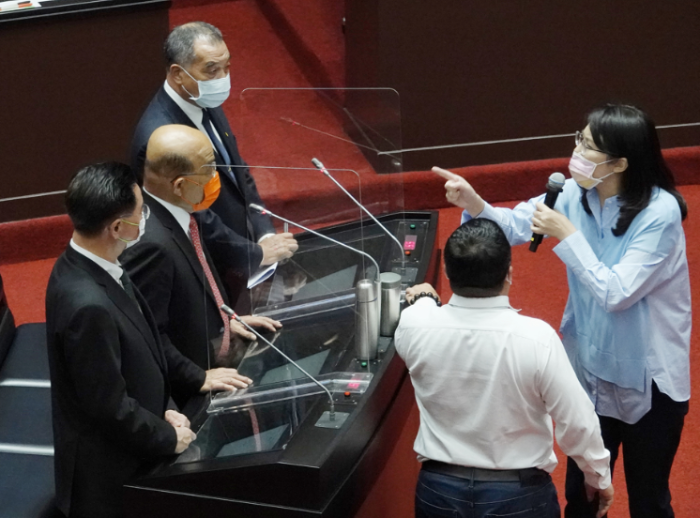 鄭麗文質(zhì)詢蘇貞昌 鄭麗文質(zhì)詢蘇貞昌