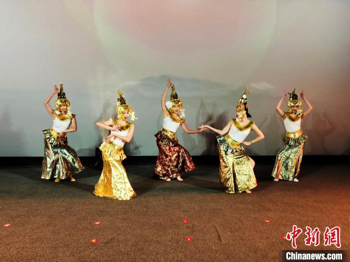 圖為東盟歌舞表演?！↑S艷梅 攝