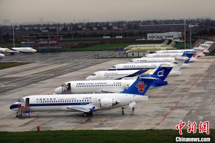 中國(guó)ARJ21飛機(jī)交付百架迎來(lái)批量化生產(chǎn)規(guī)?；\(yùn)營(yíng)系列化發(fā)展