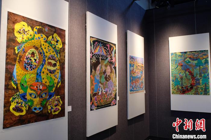 圖為展出的三江農(nóng)民畫作品。　劉俊聰 攝