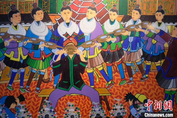圖為三江農(nóng)民畫所描繪的侗族風(fēng)土人情?！⒖÷?攝