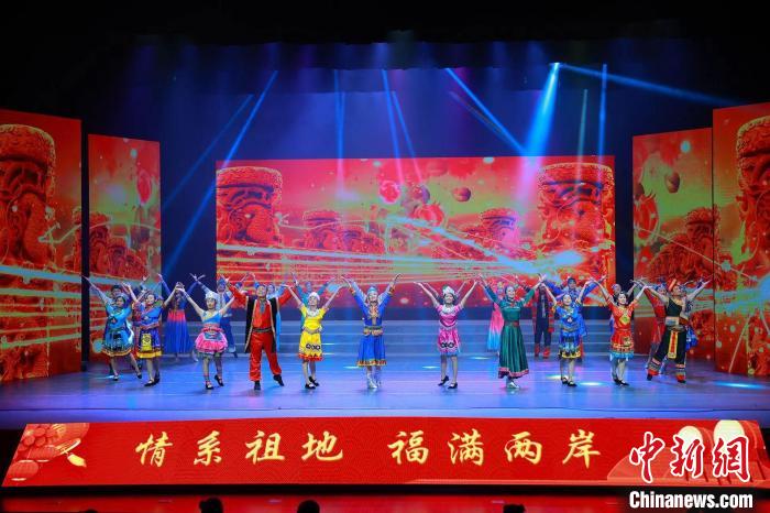 晚會(huì)營(yíng)造兩岸客家歡樂祥和的氛圍?！↓垘r市融媒體中心供圖