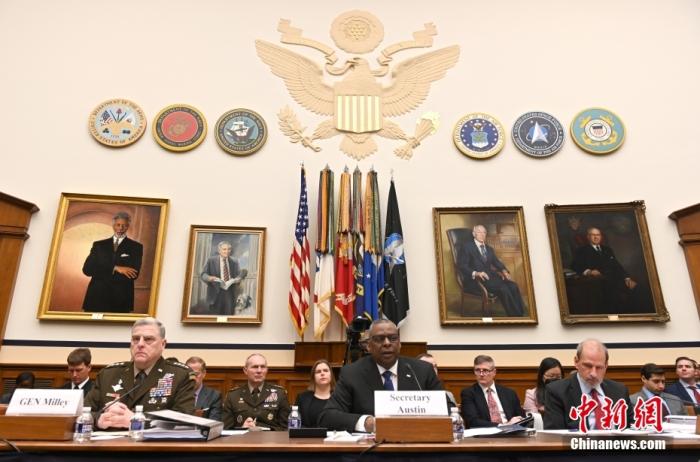 當(dāng)?shù)貢r間2022年4月5日，美軍方高層就2023財年國防預(yù)算出席國會眾議院聽證會。美防長奧斯汀(中)出席聽證會。 <a target='_blank' href='/'>中新社</a>記者 陳孟統(tǒng) 攝