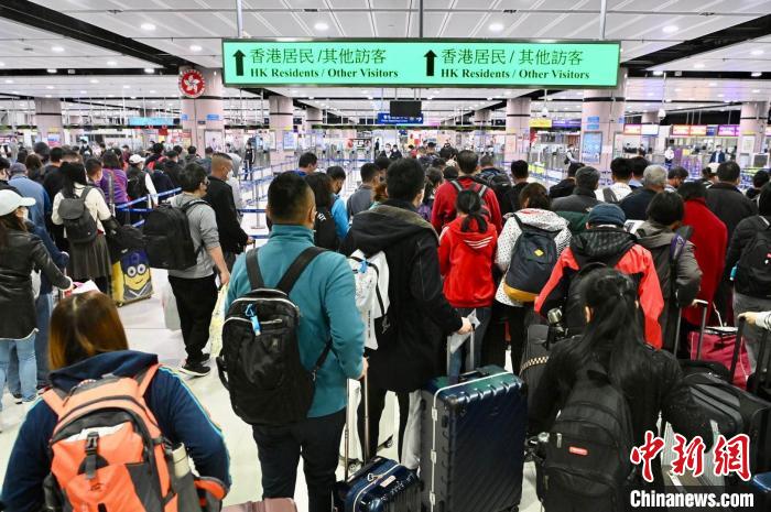 香港與內(nèi)地正式實施首階段“通關”