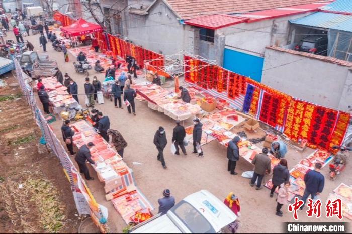 圖為山東日照夏莊大集?！￡惞饨?攝