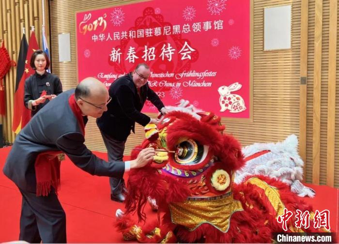 中國駐慕尼黑總領(lǐng)館舉辦“溫暖迎春”新春招待會