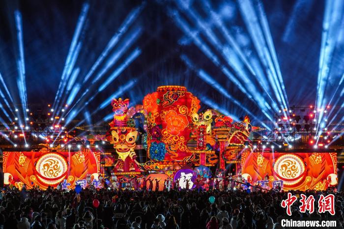 春節(jié)期間，大同市將有108項(xiàng)活動輪番上演?！∥淇〗?攝