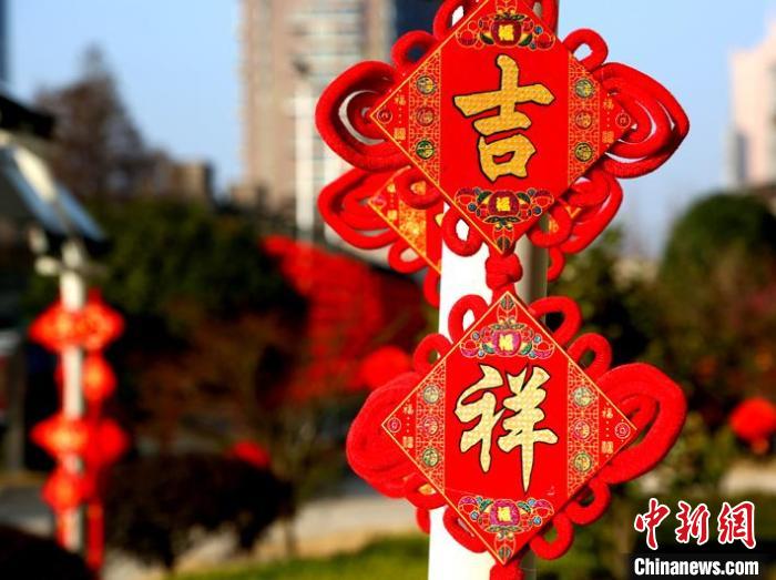 武警金華支隊(duì)營(yíng)地年味十足。　辜承烴 攝