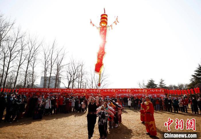 北京消費季“2023——年花豐食大集”正月初一在北京世界花卉大觀園開市?！?lt;a target='_blank' href='/'>中新社</a>記者 富田 攝