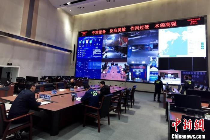 四川省應急管理廳通過視頻調度甘孜州和雅安等地?！∷拇☉惫﹫D